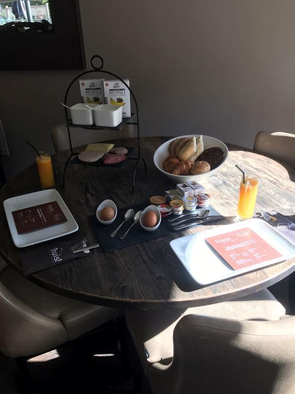 Hotel-Restaurant Thuis! Dinteloord Экстерьер фото