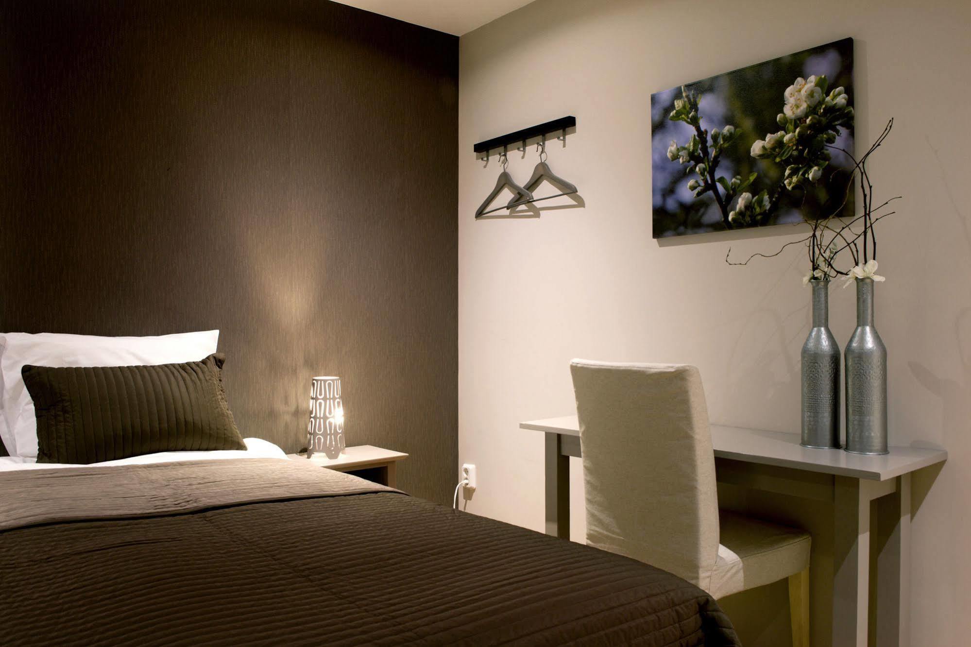 Hotel-Restaurant Thuis! Dinteloord Экстерьер фото