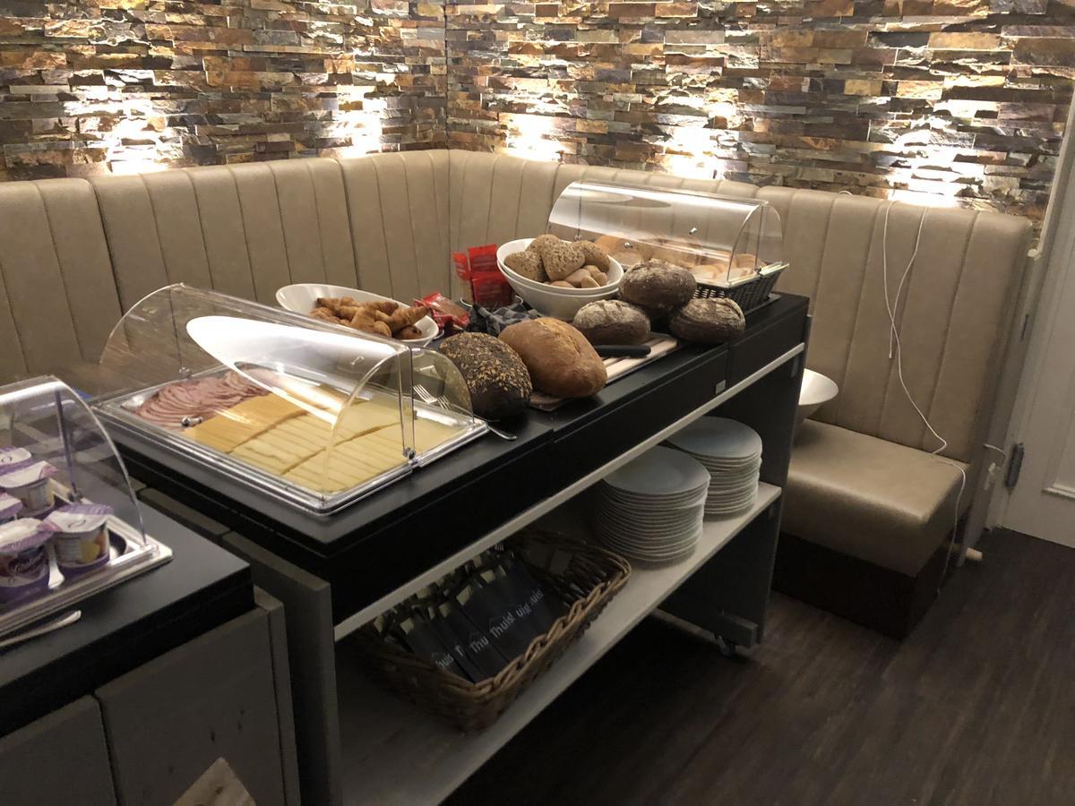 Hotel-Restaurant Thuis! Dinteloord Экстерьер фото